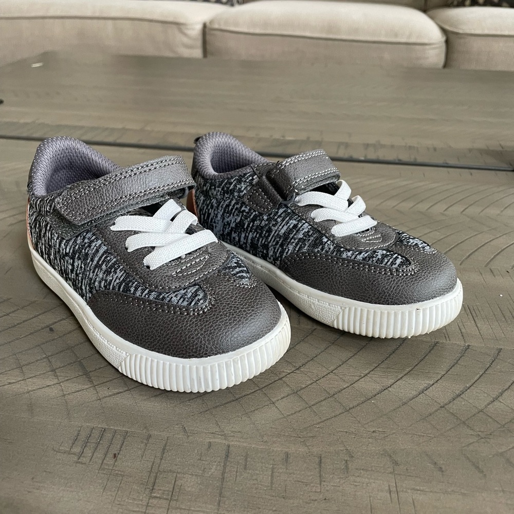 ✨SOLD✨Carters Toddler Sneakers